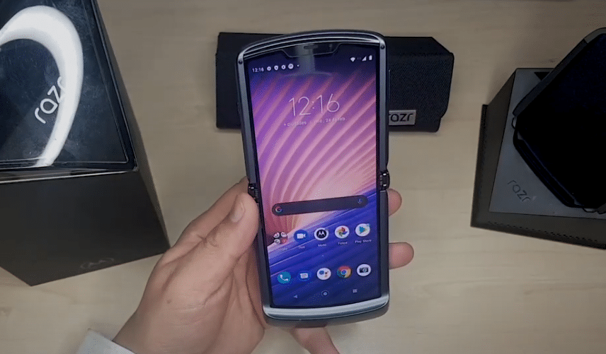 Unboxing Motorola Razr 5G 2020